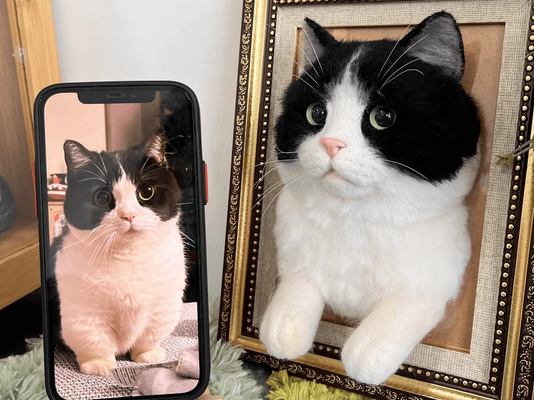 3D pet photo frame with paw prints